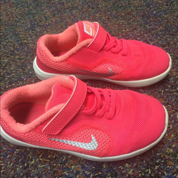 little girl pink nike shoes
